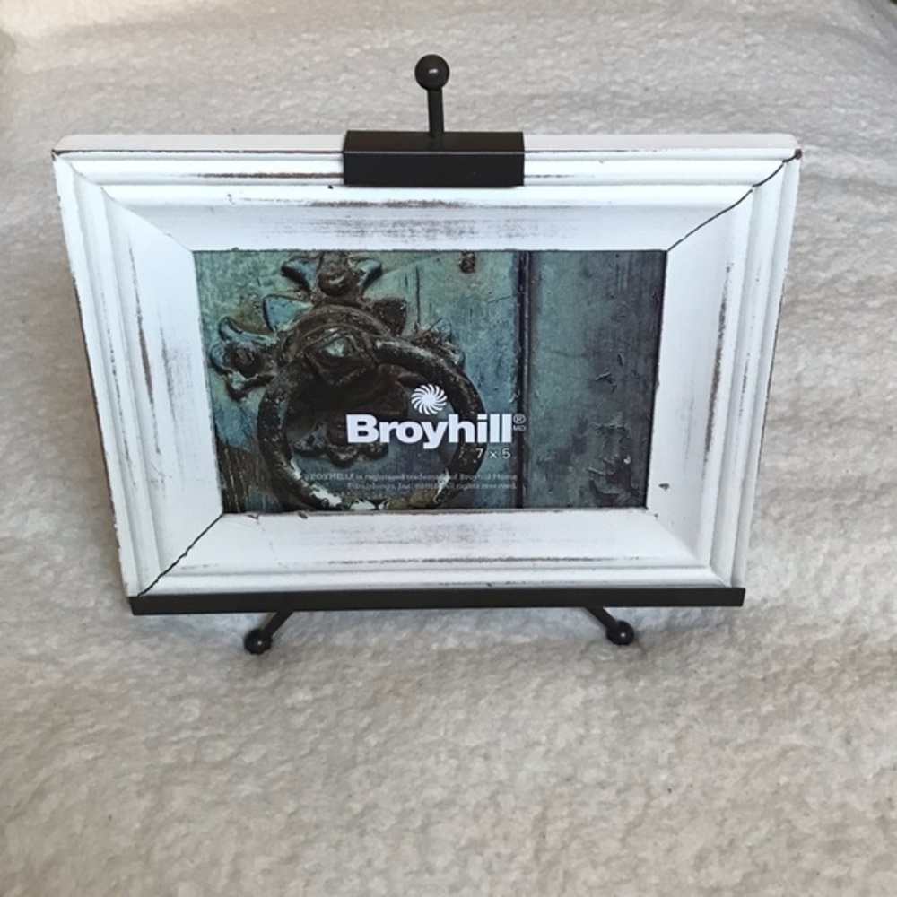 BROYHILL SHABBY CHIC FRAME✨